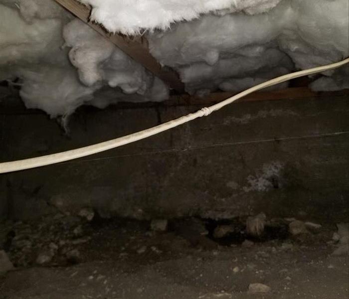 Insulation in the crawlspace that is clean.